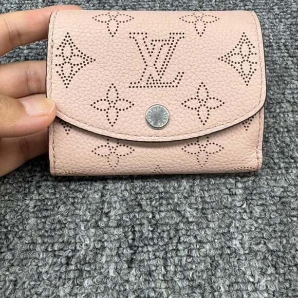 Louis Vuitton Leather Wallet 299-082225 - Picture 2 of 8